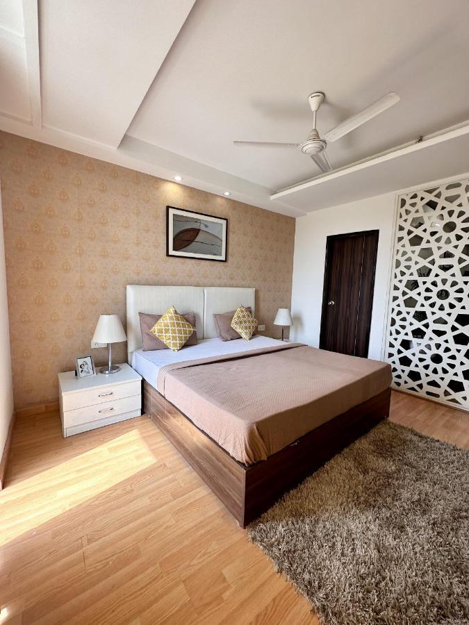 Flamingo Hotel Sector 67 I Studio Rooms I グルガウン エクステリア 写真