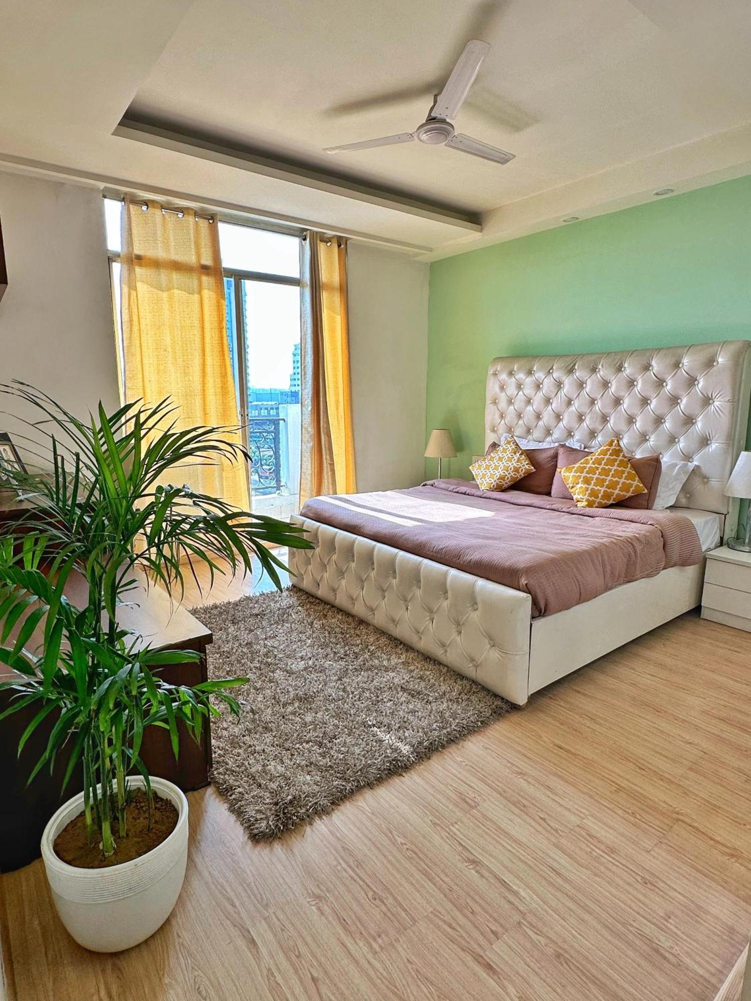 Flamingo Hotel Sector 67 I Studio Rooms I グルガウン エクステリア 写真