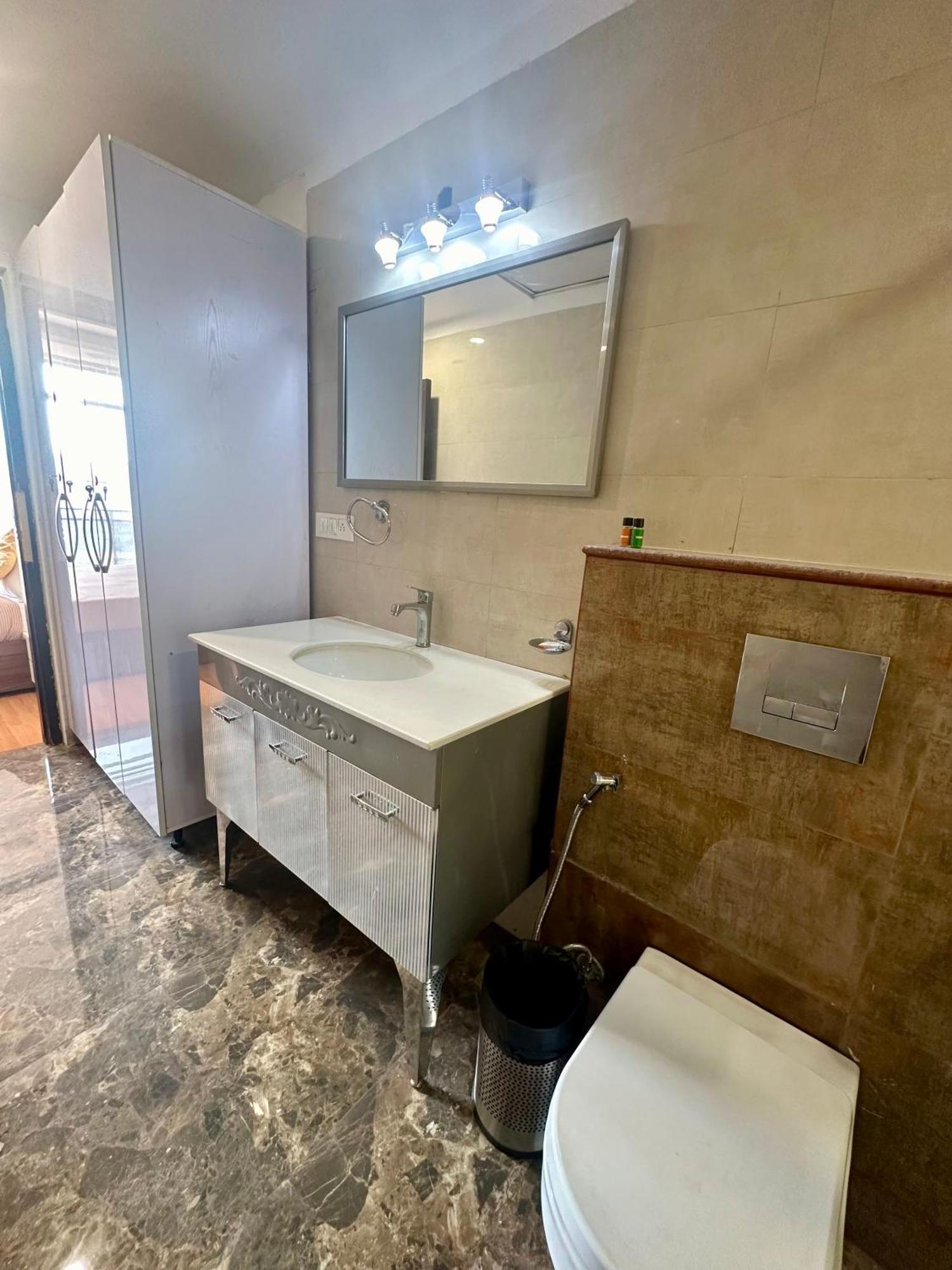 Flamingo Hotel Sector 67 I Studio Rooms I グルガウン エクステリア 写真
