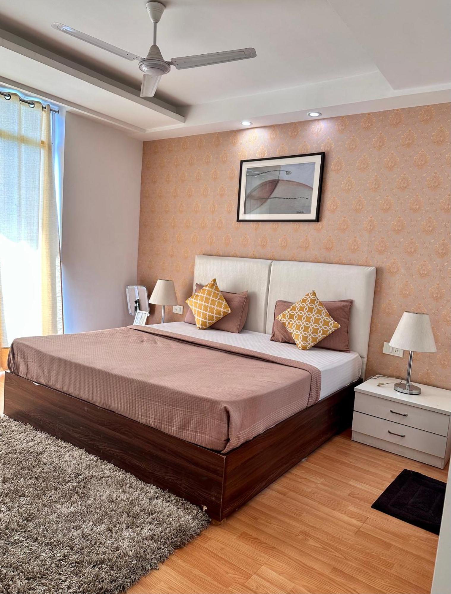Flamingo Hotel Sector 67 I Studio Rooms I グルガウン エクステリア 写真