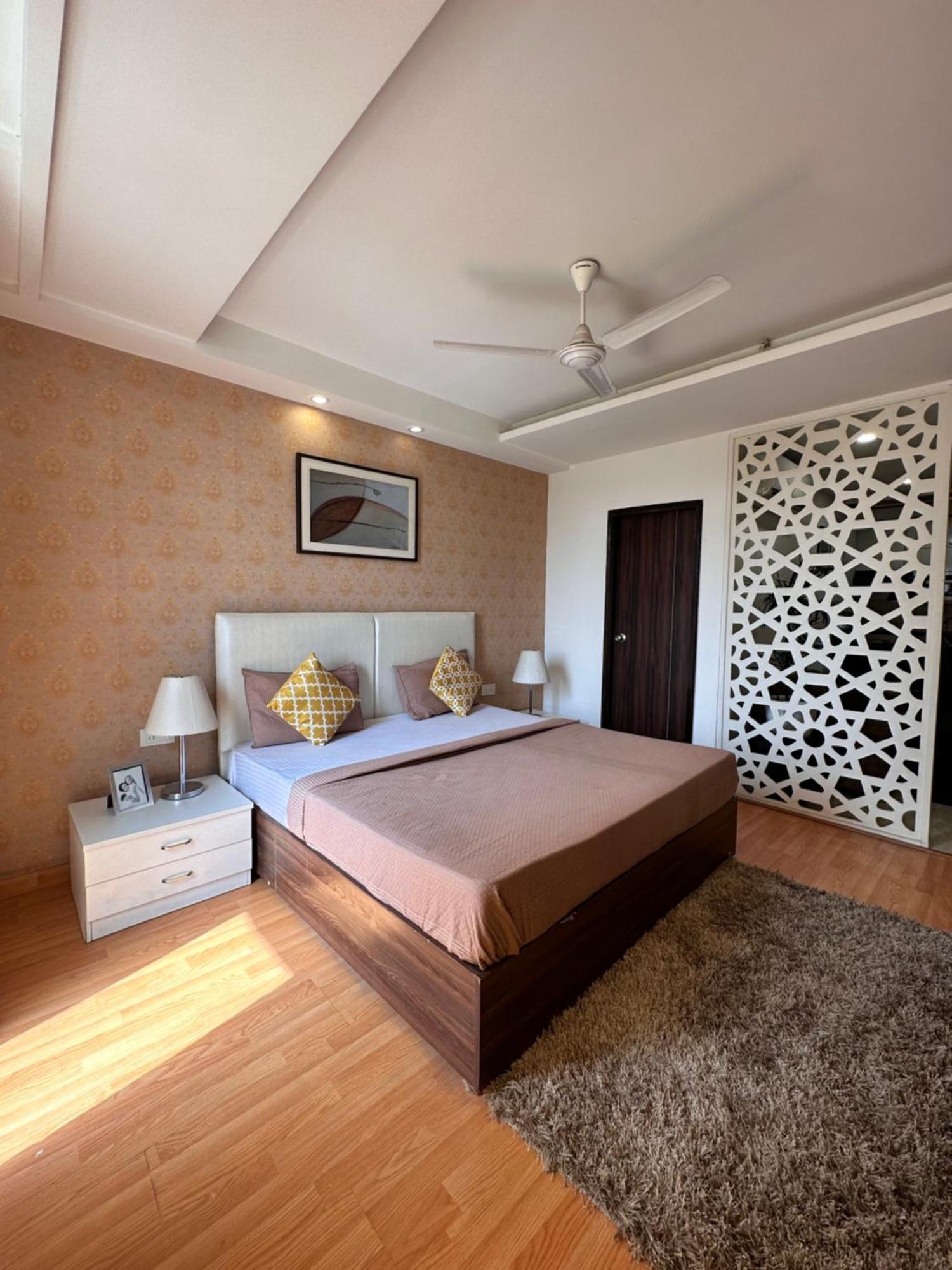 Flamingo Hotel Sector 67 I Studio Rooms I グルガウン エクステリア 写真