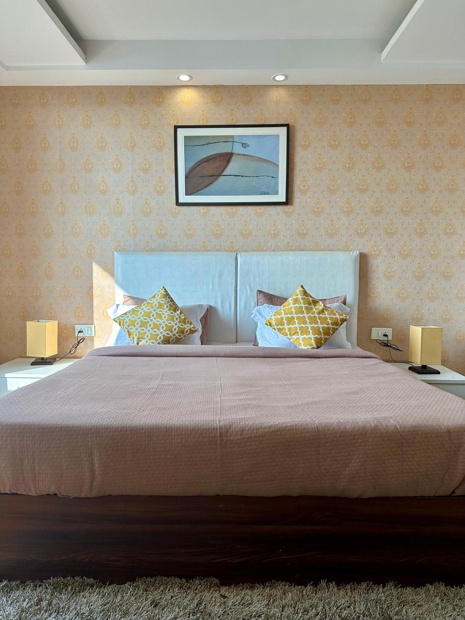 Flamingo Hotel Sector 67 I Studio Rooms I グルガウン エクステリア 写真